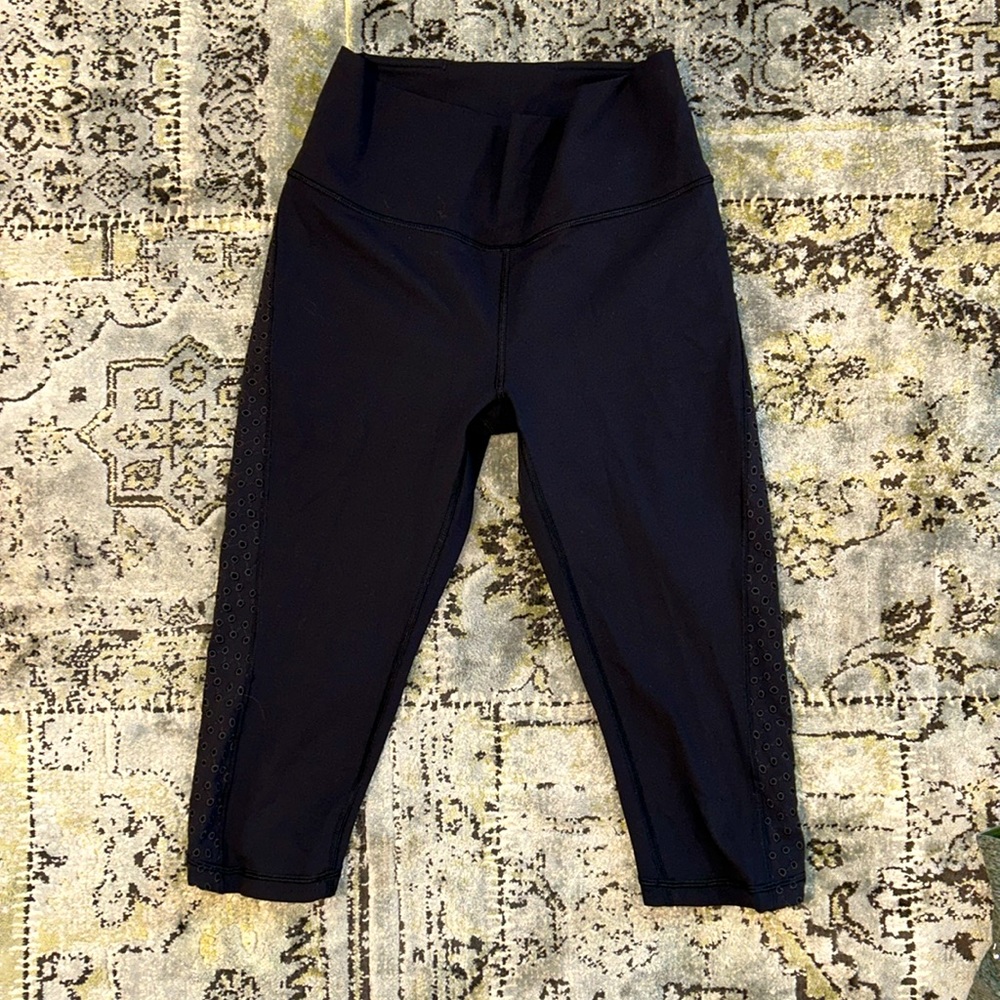 Lululemon below the knee crop with side detail